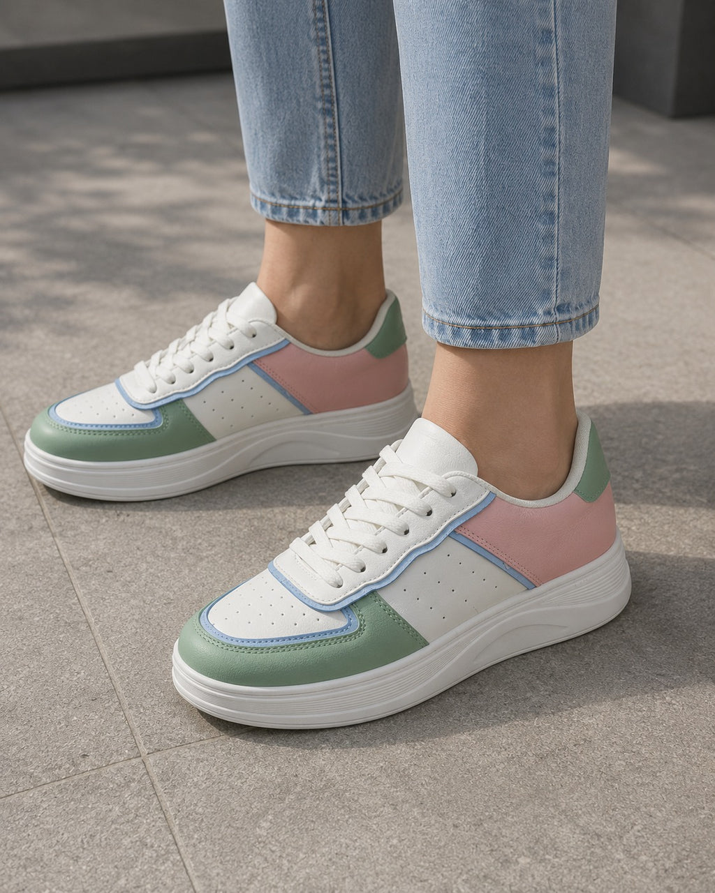 Ezhigo Women’s Lightweight Color-block Casual Sneakers