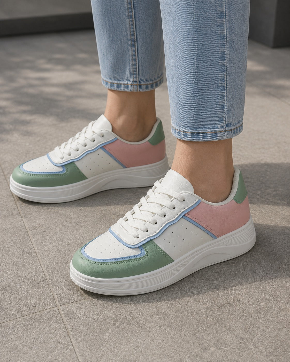 Ezhigo Women’s Lightweight Color-block Casual Sneakers